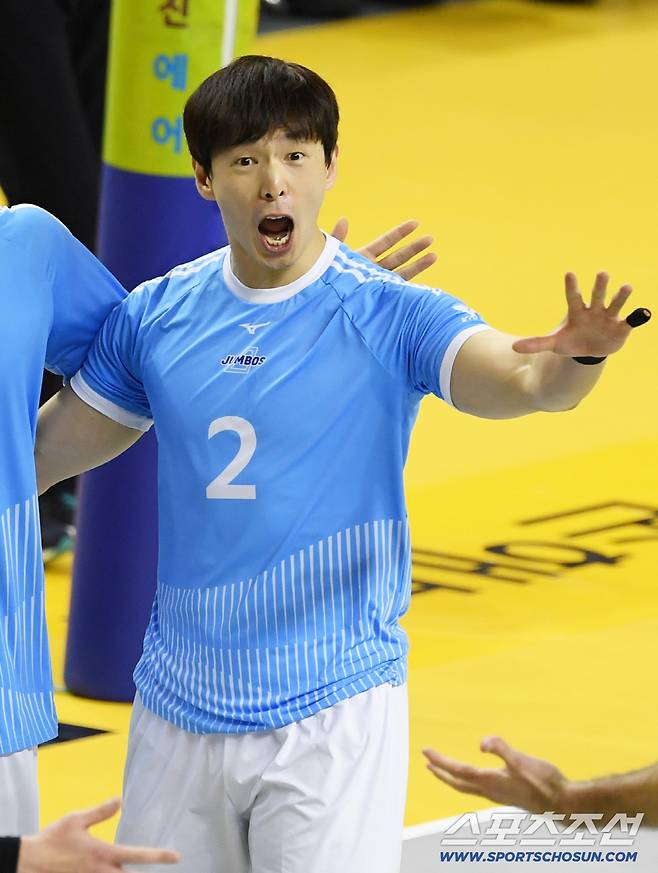 16일 의정부 경민대학교 체육관에서 열린 V리그 남자부 KB손해보험과 대한항공의 경기. 대한항공 한선수가 득점 후 환호하고 있다. 의정부=박재만 기자 pjm@sportschosun.com/2026.01.16/