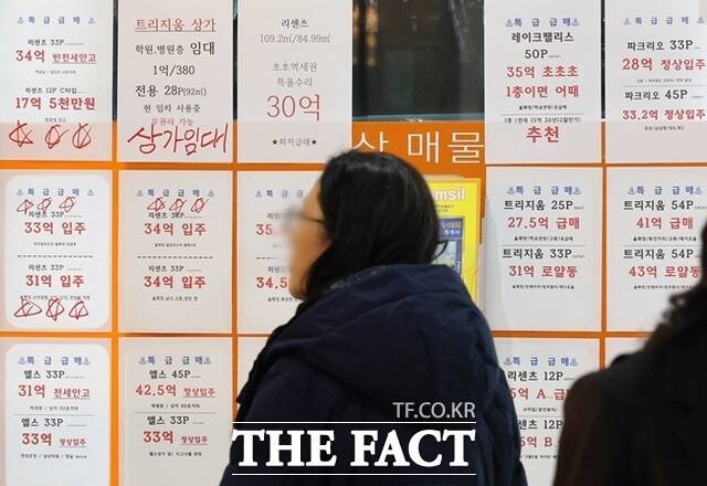 70대 이상 고령층 중심이던 증여가 최근 50~60대로 내려오는 흐름이 나타나고 있다. /뉴시스