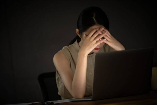 비현실적인 목표 설정, 과도한 감시, 장시간 노동을 당연시하는 문화, 끊임없이 실적을 요구하는 고위 관리층의 압박 등이 번아웃 위험을 키우는 요인으로 지목됐다. (제공=클립아트코리아)