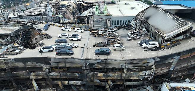 대형 화재가 발생한 대전 대덕구 문평동의 자동차부품 제조공장 화재 현장. 김영태 기자