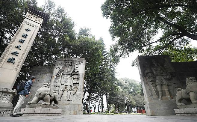 여행객은 술문화박물관단지 ‘국주문화성’에서 마오타이주 여행을 시작한다. 박미향 선임기자