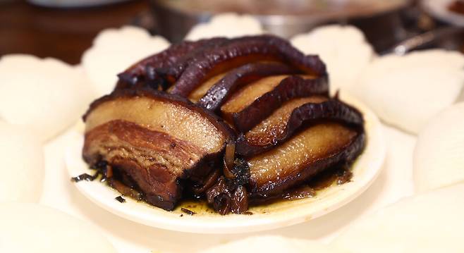 구이저우성 식탁에는 으슬으슬한 기후 탓에 늘 기름진 음식이 오른다. 박미향 선임기자