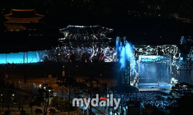 2026년 3월 21일 오후 서울 광화문 광장에서 방탄소년단 'BTS 컴백 라이브: ARIRANG' 공연이 열렸다. 방탄소년단(BTS)이 공연하고 있다./한국온라인사진기자협회 공동취재단