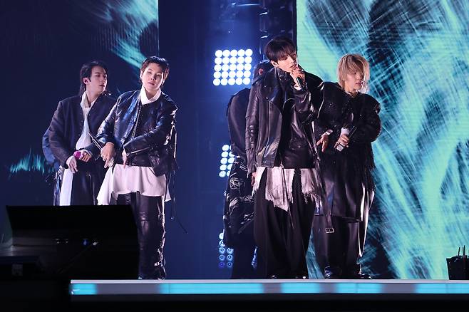 그룹 방탄소년단(BTS)이 21일 서울 광화문 광장에서 정규 5집 ‘아리랑’(ARIRANG) 발매를 기념해 무료 공연 ‘BTS 컴백 라이브: 아리랑’(BTS THE COMEBACK LIVE｜ARIRANG)을 열고 있다. [연합]