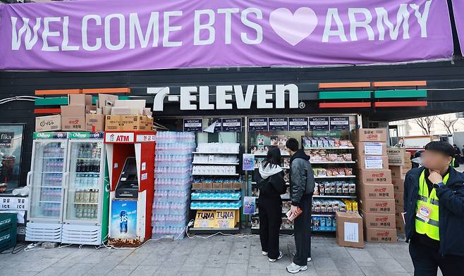 21일 서울 광화문 광장 인근 편의점. [연합]