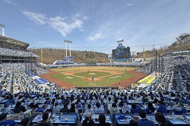 22일 5개 구장에 총 8만00명이 입장해 시범경기 1일 최다 관중 기록을 경신했다. 이날 LG-삼성전이 열린 대구는 총 2만3852명의 구름관중이 입장했다. 사진제공|삼성 라이온즈