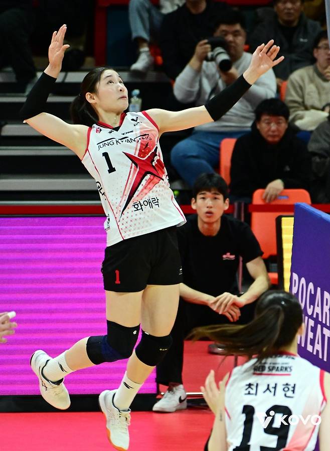공격하는 정관장의 인쿠시 [한국배구연맹 제공. 재판매 및 DB 금지]