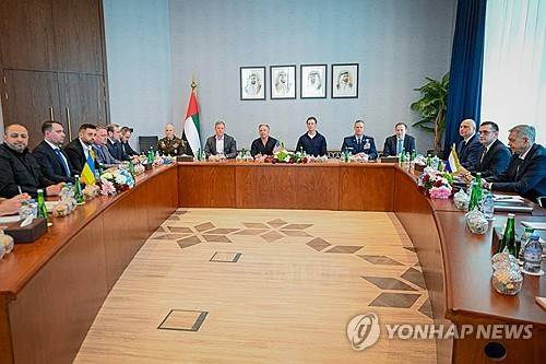 2월 4일 아랍에미리트에서 열린 미국·러시아·우크라이나 3자 협상 모습  [타스=연합뉴스 자료사진. 재판매 및 DB 금지]