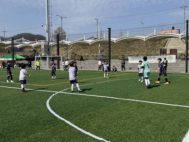 제20회 공주금강배 전국 풋살대회에서 참가한 선수들이 경기에 참여하고 있다. /사진=오현민 기자