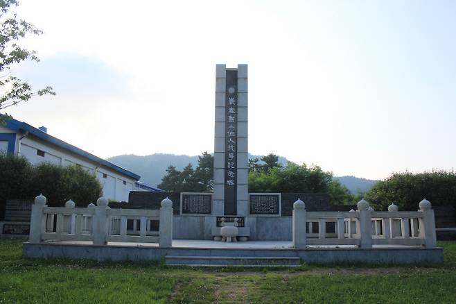 전남 신안 암태면 암태도소작인항쟁기념탑.