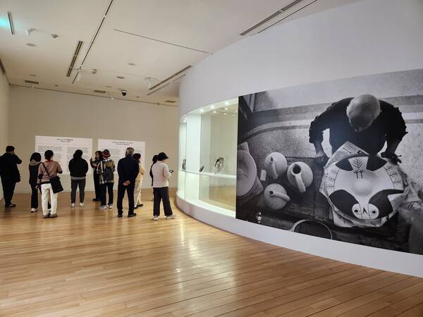 6월 28일까지 열리는 경남도립미술관 특별전 중 5전시실 모습. /류민기 기자