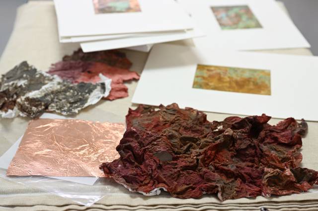 조현수 화가 작업실에서 다양한 재료의 실험이 진행되고 있다./김승권 기자/