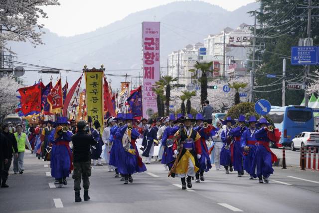 지난해 진해군항제 기간 진행된 이충무공 호국 퍼레이드./창원시/