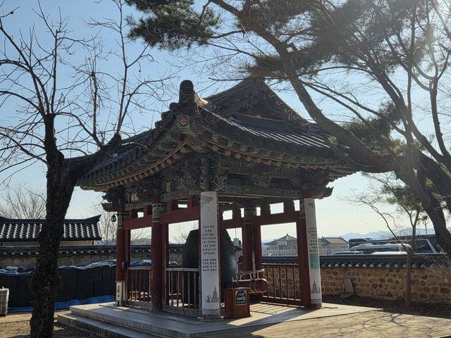 분황사의 종각.