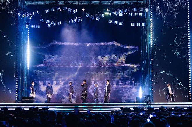 (사진=빅히트뮤직, 넷플릭스)