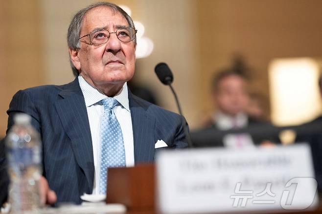 리언 파네타 전 미 중앙정보국(CIA) 국장이 지난 2024년 1월 30일 하원 미중경쟁특별위원회 청문회에 참석해 발언하고 있다. (자료사진) 2024.1.30 ⓒ 로이터=뉴스1