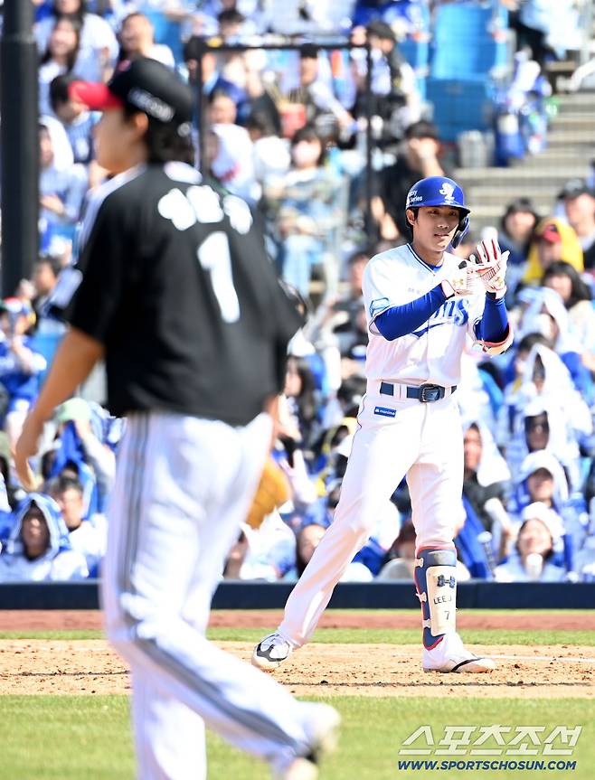 22일 대구삼성라이온즈파크에서 열린 LG와 삼성의 시범경기. 5회말 무사 1루 삼성 이재현이 안타를 치고 기뻐하고 있다. 대구=허상욱 기자wook@sportschosun.com/2026.03.22/