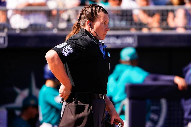 메이저리그 역사상 첫 여성 심판 젠 파월. 연합뉴스