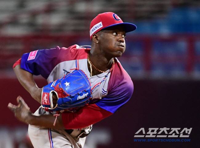 프리미어12 당시 쿠바대표팀으로 출전한 모이넬로. 스포츠조선DB