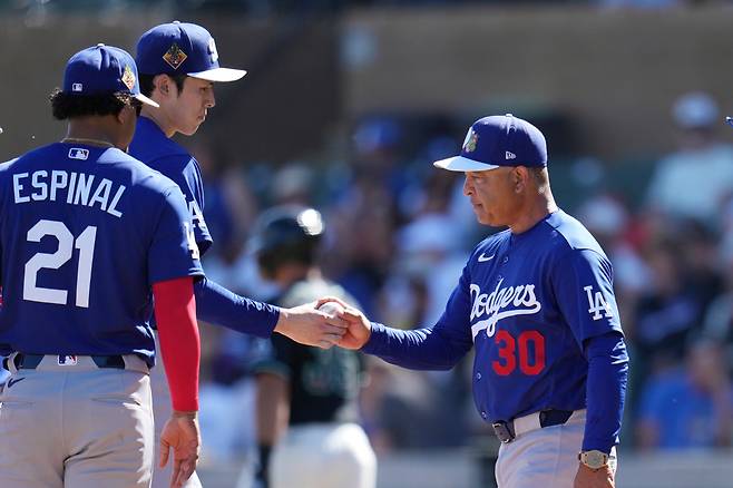 시범경기 내내 부진했던 사사키 로키가 결국 개막 로테이션에 포함됐다. AP연합뉴스