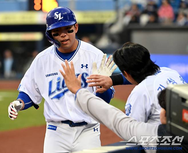 23일 대구삼성라이온즈파크에서 열린 KIA와 삼성의 시범경기. 2회말 삼성 김영웅이 선제 솔로홈런을 치고 기쁨을 나누고 있다. 대구=허상욱 기자wook@sportschosun.com/2026.03.23/