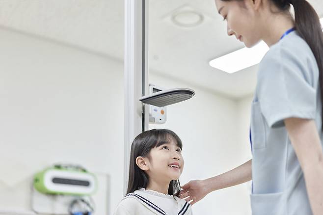 식약처가 어린이 키 성장 관련 온라인 부당 광고 및 의약품 불법 판매 게시물 166건을 적발해 행정처분을 요청했다. 사진=게티이미지뱅크.