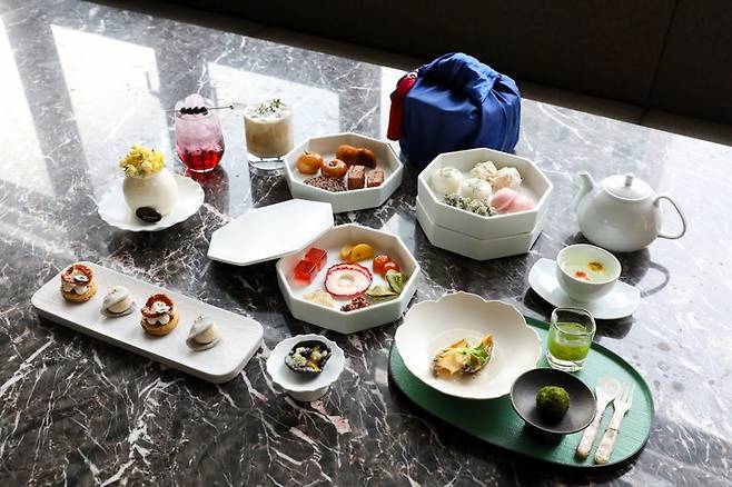 대구메리어트호텔 라운지&바가 선보인 '청아(淸雅) 프레스티지 티 세트'. 대구메리어트호텔 제공
