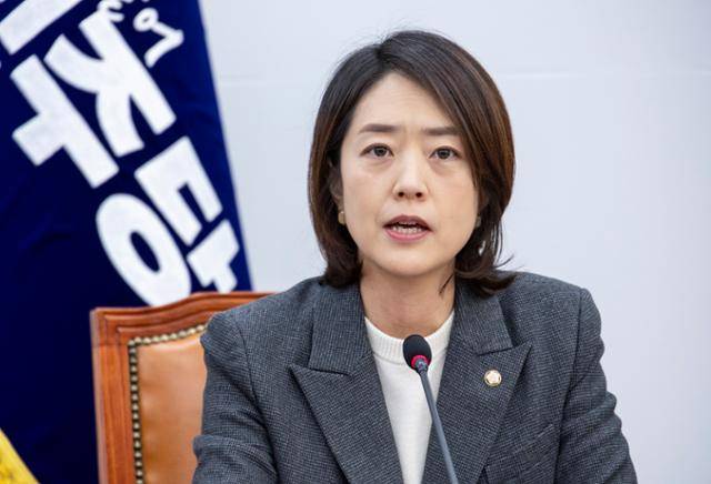 고민정 더불어민주당 의원이 5일 서울 여의도 국회에서 열린 민주당 정책조정회의에 참석해 발언하고 있다. 연합뉴스