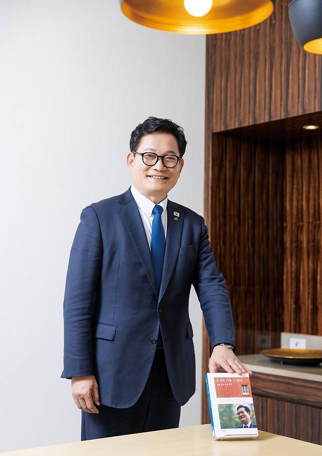 송영길 전 민주당 대표. '월간중앙'과의 인터뷰에서 “여의도 정치에 복귀해 외교 분야에서 정부가 하지 못하는 목소리를 내고 싶다”는 뜻을 밝혔다. 최영재 기자