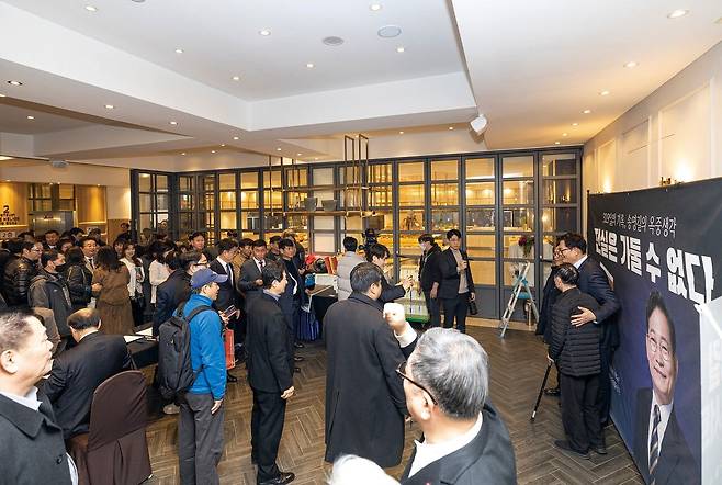 3월 3일 인천 계양에서 열린 송영길 전 민주당 대표의 출판기념회 장면. 그의 지지자들로 성황을 이뤘다. 최영재 기자