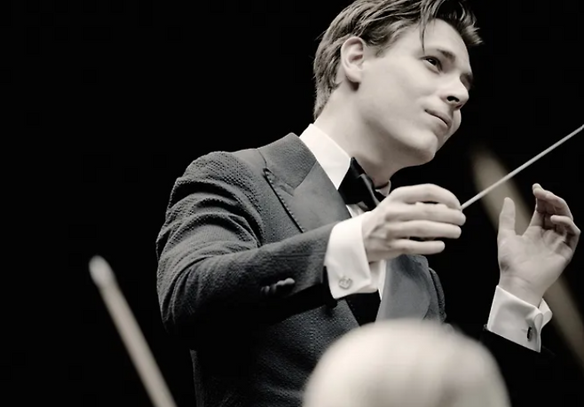 오슬로 필하모닉 상임지휘자 클라우스 메켈레. (c)Marco Borggreve. 빈체로 제공