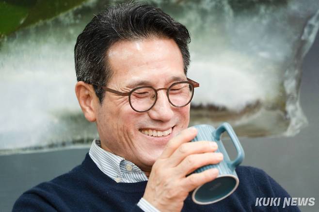 정병국 한국문화예술위원회 위원장이 20일 서울 대학로 예술가의 집에서 쿠키뉴스와 인터뷰하고 있다. 임은재 기자