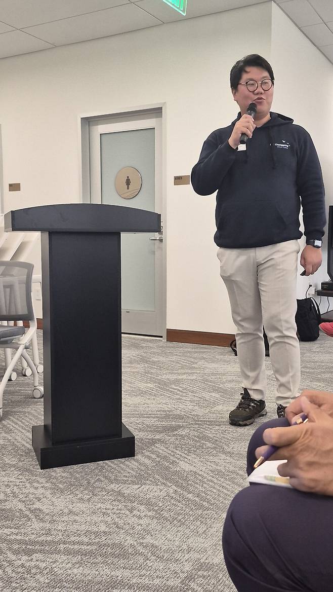 19일(현지시간) 미국 캘리포니아주 멘로파크 SVC에서 개최된 제1회 매경 실리콘밸리 AI 혁신 포럼에서  류상현 IBK창공 센터장이 발표하고 있다. [사진=매경AX ]