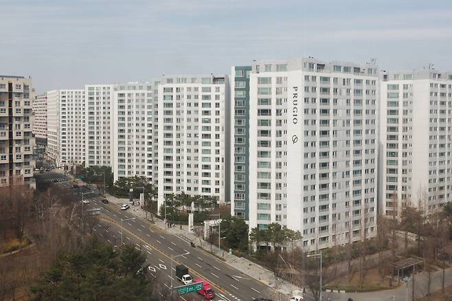 서울 송파구 문정동 파크하비오 전경. 최근 잠실·송파 일대 대단지 아파트 입주의 영향으로 송파구 전세 물량이 늘어나며 전셋값이 하향 안정세를 보이고 있다. 이승환 기자