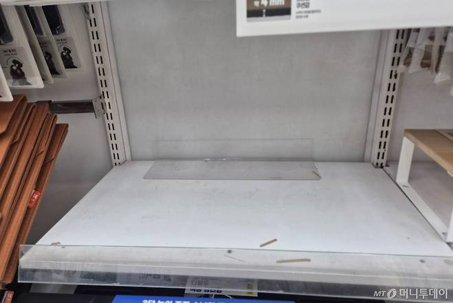 서울 강남구 다이소 강남역2호점에서 최근 인기인 '저소음 블루투스 키보드' 매대가 비어있다./사진=유예림 기자