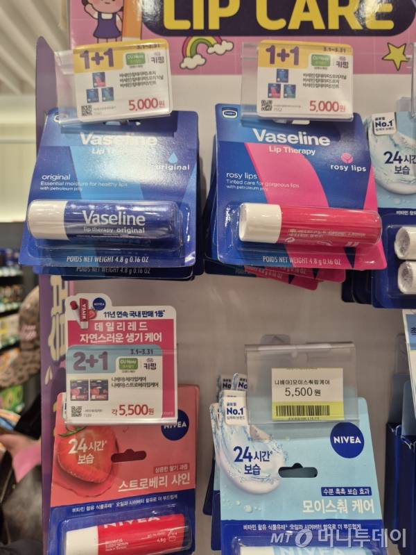 서울 중구 CU 명동역점에서 판매하는 5000원대 제품들./사진=유예림 기자