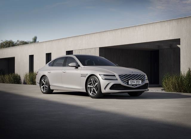 2030세대 위주로 차량 이용 방식이 ‘소유’에서 ‘구독’으로 전환된 가운데 완성차 업체들이 차량 구독 서비스를 확대하고 있다. 사진은 제네시스 G80. 현대차 제공