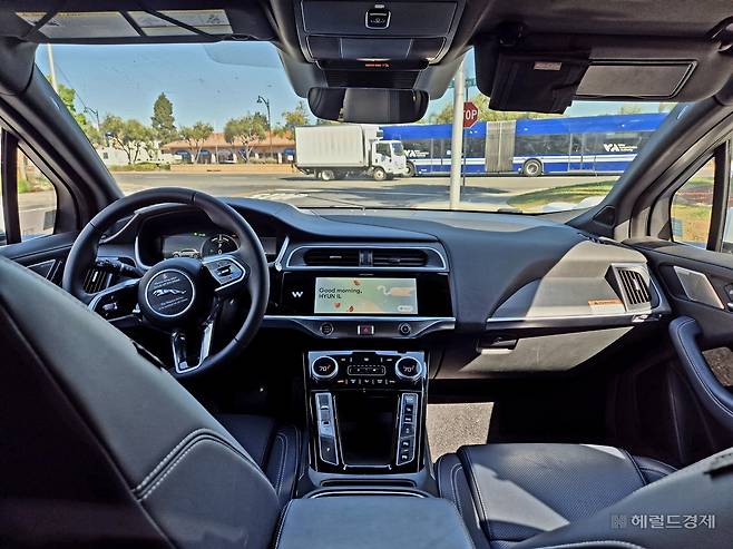 지난 20일(현지시간) 미국 캘리포니아주 샌타클라라에서 탑승한 구글 웨이모 내부 모습. 김현일 기자