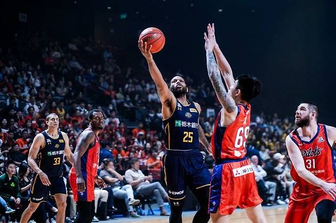 [서울=뉴시스] 일본 프로농구 B리그 우쓰노미야 브렉스의 DJ 뉴빌. (사진=EASL 제공) *재판매 및 DB 금지