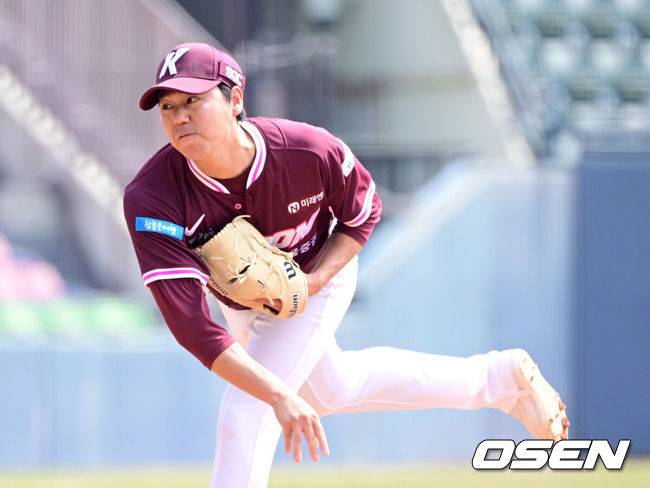 [OSEN=잠실, 최규한 기자] 23일 서울 잠실야구장에서 ‘2026 신한 SOL KBO리그’ LG 트윈스와 키움 히어로즈의 시범경기가 열렸다.홈팀 LG는 라클란 웰스, 방문팀 키움은 하영민을 선발로 내세웠다.키움 선발 하영민이 힘차게 공을 뿌리고 있다. 2026.03.23 / dreamer@osen.co.kr