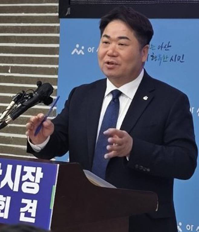 오세현 아산시장이 23일 아산시청 브리핑룸에서 6.3지방선거 아산시장 출마 기자회견을 열었다.