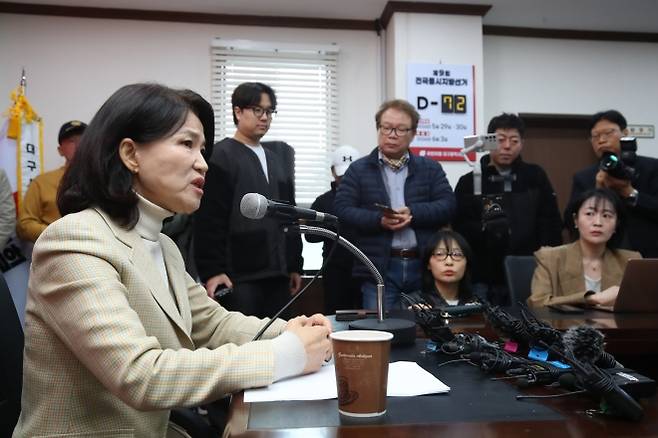 이진숙, 공천 컷오프 불복 기자회견 - 이진숙 전 방송통신위원장이 23일 오전 대구 수성구 국민의힘 대구시당에서 기자회견을 열고 전날 국민의힘 공천관리위원회가 발표한 6·3 지방선거 대구시장 후보 공천 컷오프(공천 배제)관련 불복 입장을 밝히고 있다. 2026.3.23. 뉴스1