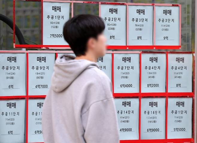 [서울=뉴시스] 홍효식 기자 = 23일 서울 노원구 한 부동산에 전세 매물은 없고, 매매 매물만 게시돼 있다. 2026.03.23. yesphoto@newsis.com