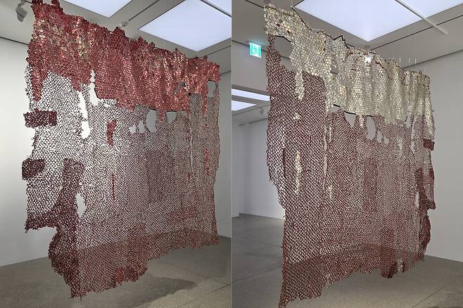 엘 아나추이 작 '루보 2' 앞 뒷면 (서울=연합뉴스) 박의래 기자 = 서울 강남구 신사동 화이트 큐브 서울에 전시 된 엘 아나추이 작 '루보 2'. 2026.3.23. laecorp@yna.co.kr