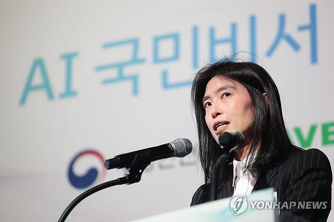 AI 국민비서 추진전략 발표하는 정신아 대표 (성남=연합뉴스) 김성민 기자 = 정신아 카카오 대표가 9일 경기도 성남시 분당구 경기창조경제혁신센터에서 열린 AI 국민비서 시범서비스 개통식에서 추진전략을 발표하고 있다. 2026.3.9 ksm7976@yna.co.kr