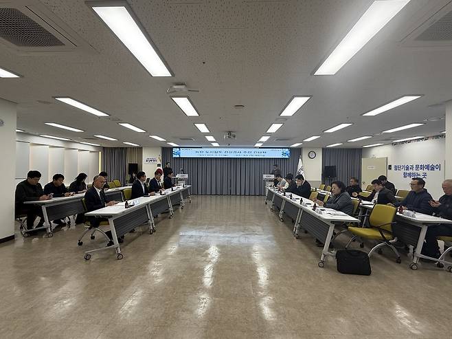 화성시가 '동탄트램 건설사업' 추진 관련 시민간담회를 열고 추진 경과를 설명하고 있다.<화성시 제공>