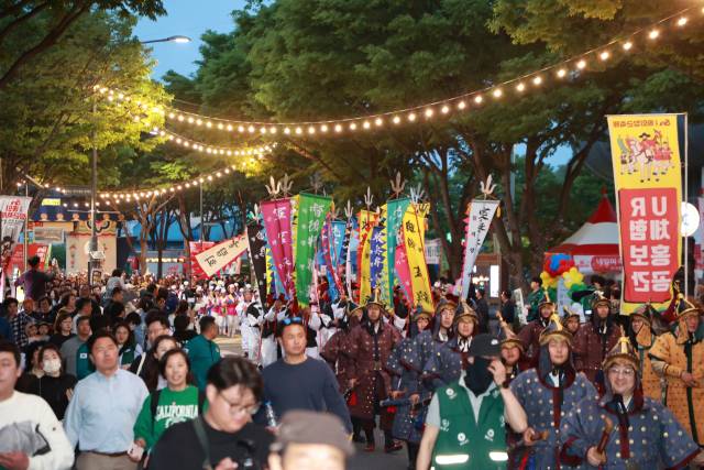 경남 의령 ‘홍의장군축제’ 중 의병출정퍼레이드 모습. 의령군 제공