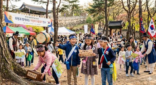경남 의령 ‘홍의장군축제’ 중 홍의서당과 의병보물 찾기 행사 모습. 의령군 제공