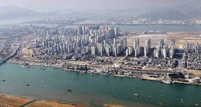 부산 강서구 명지국제신도시에 어린이·영어 특화 공공 도서관 건립이 추진된다. 사진은 지난해 3월 상공에서 바라본 명지국제신도시 전경. 부산일보DB