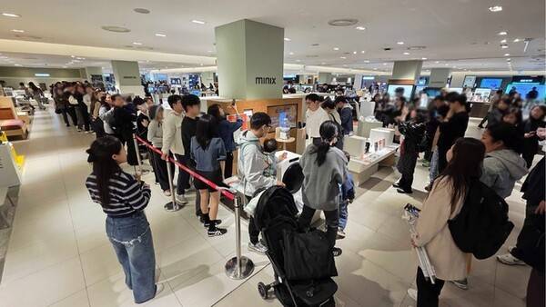 미닉스의 신세계 부산 센텀시티점에 많은 인파가 몰렸다. [출처=앳폼]